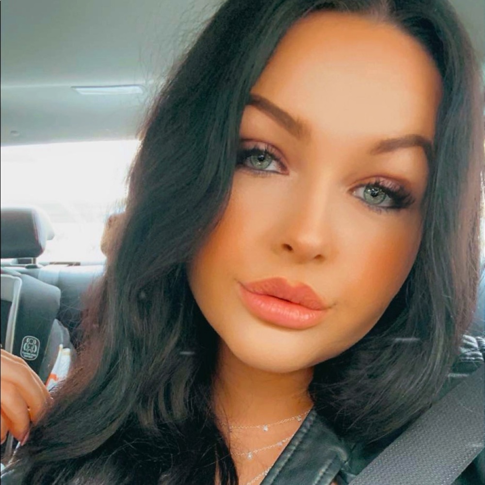 Meet your Posher, Whitney